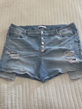 Maurices Kancan Light Blue Distressed Denim Button-Front Shorts Sz 22